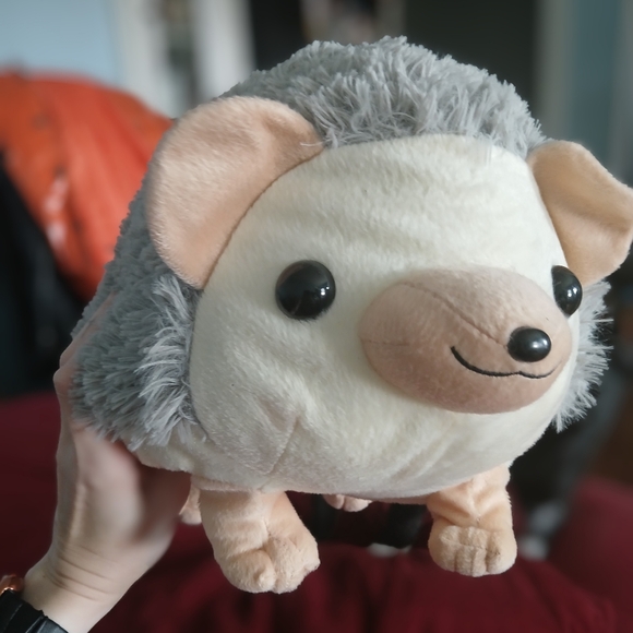 Oversized plush hedgehog - Picture 1 of 9